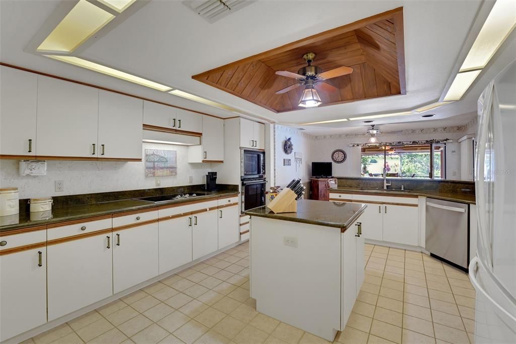 Active With Contract: $439,000 (3 beds, 2 baths, 2603 Square Feet)