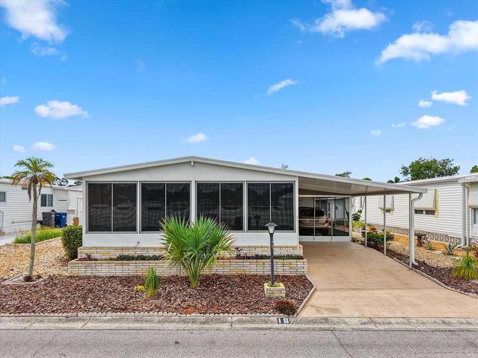 Active With Contract: $174,900 (2 beds, 2 baths, 1008 Square Feet)