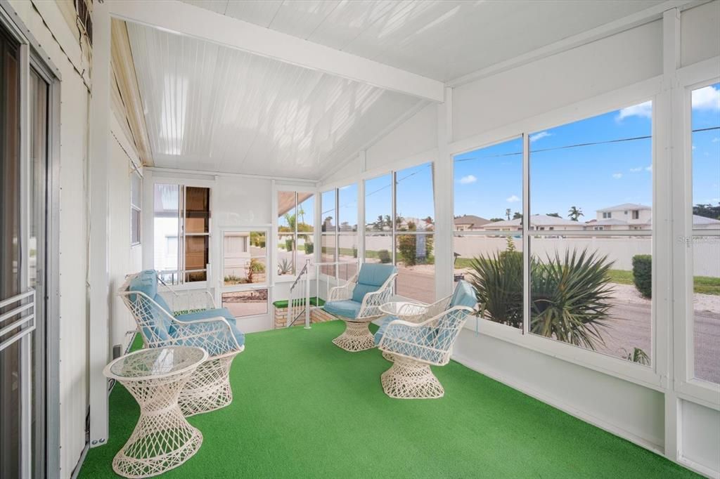 Active With Contract: $174,900 (2 beds, 2 baths, 1008 Square Feet)