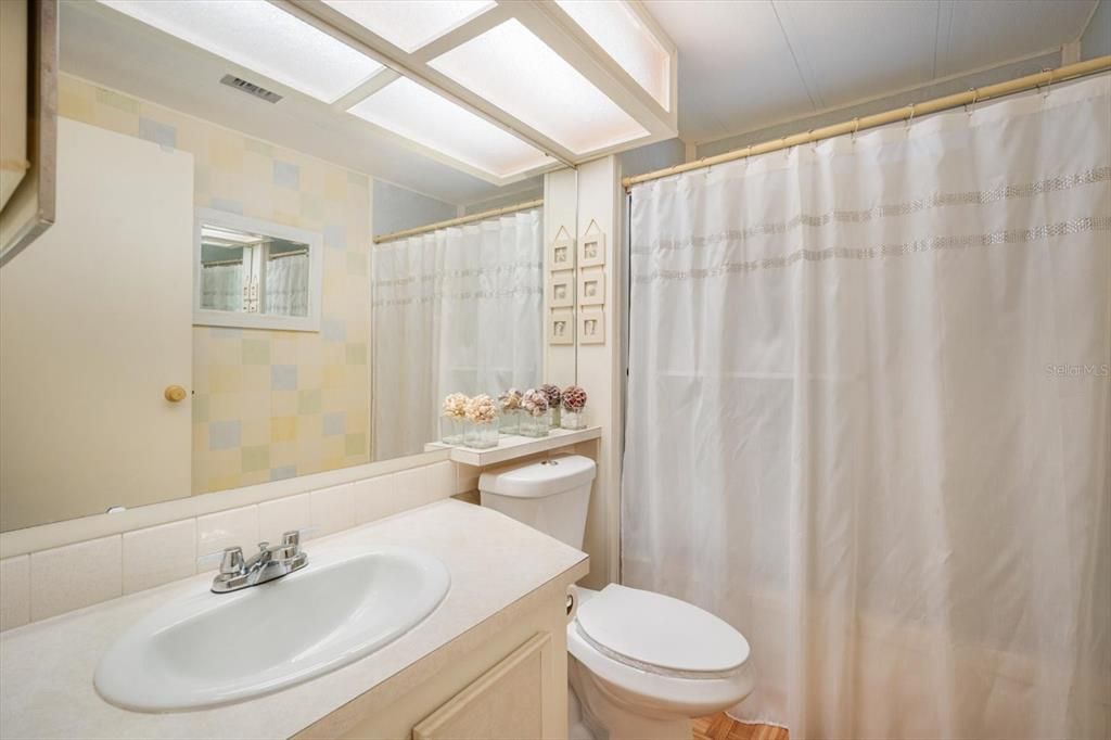 Active With Contract: $174,900 (2 beds, 2 baths, 1008 Square Feet)