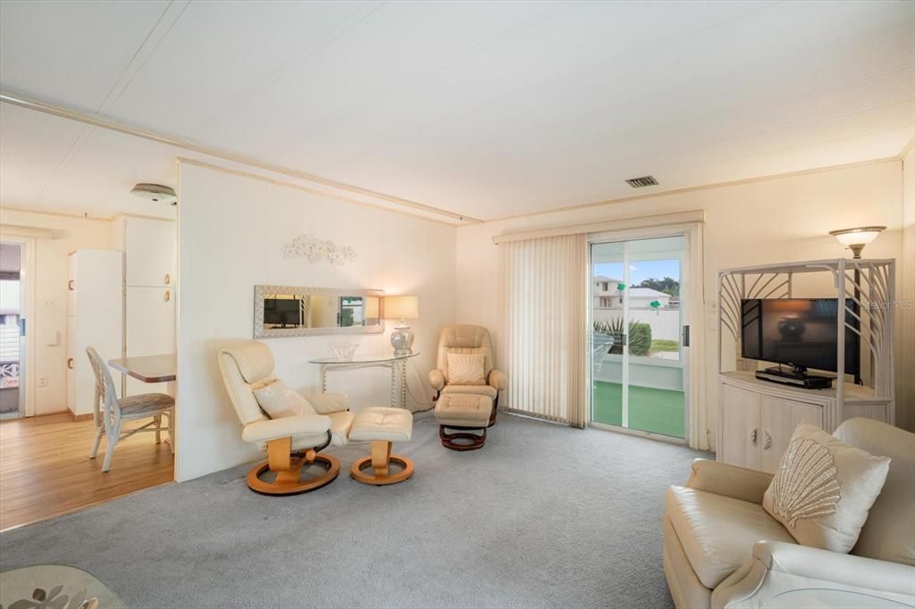 Active With Contract: $174,900 (2 beds, 2 baths, 1008 Square Feet)