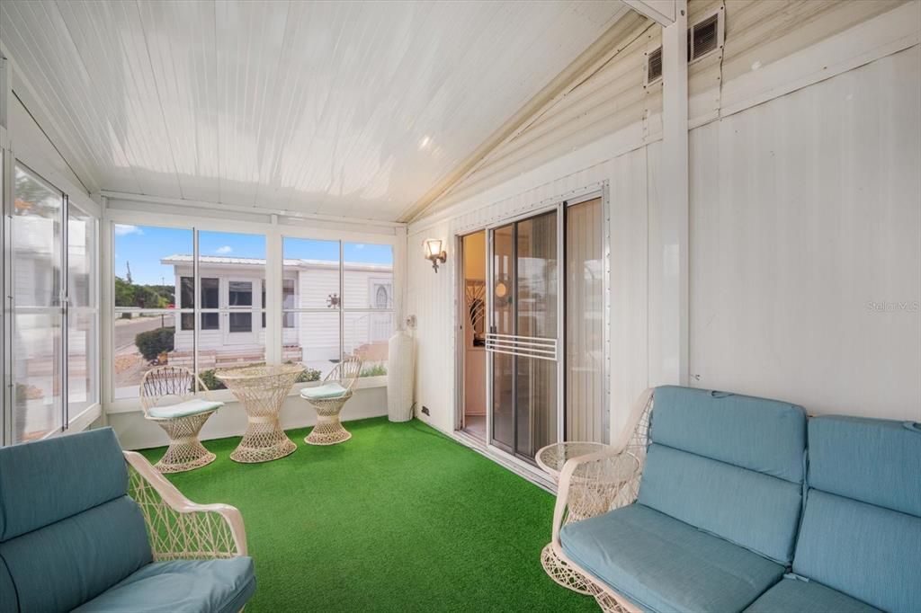 Active With Contract: $174,900 (2 beds, 2 baths, 1008 Square Feet)