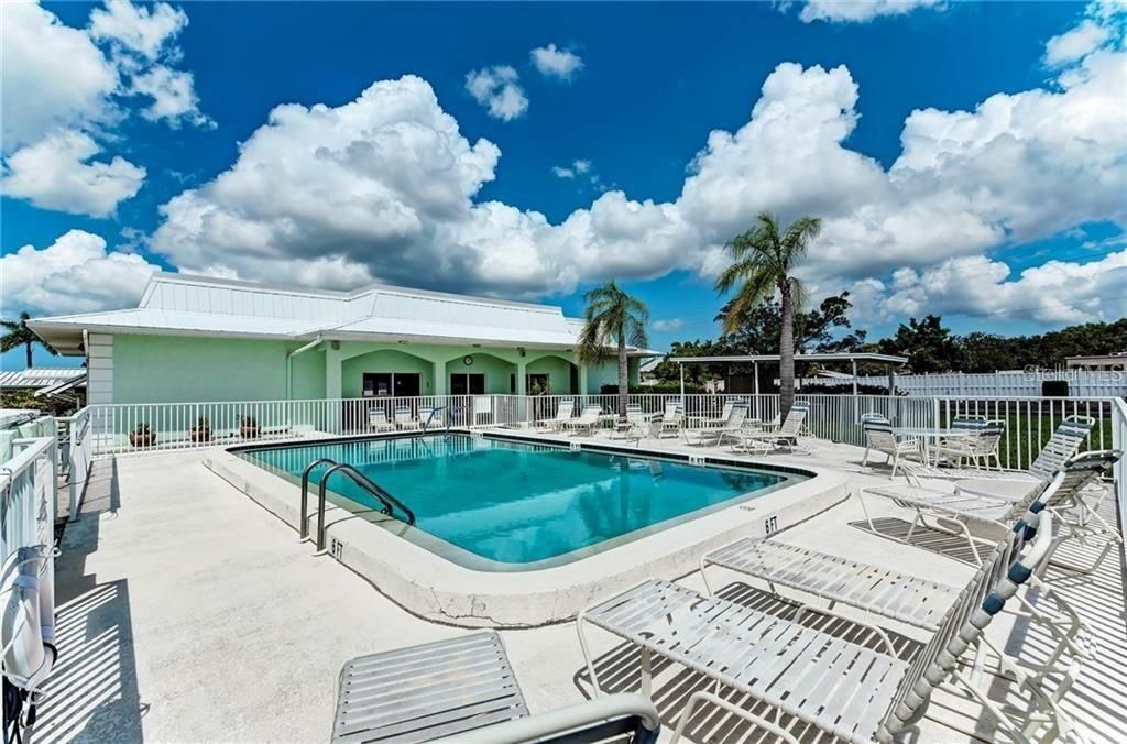 Active With Contract: $174,900 (2 beds, 2 baths, 1008 Square Feet)