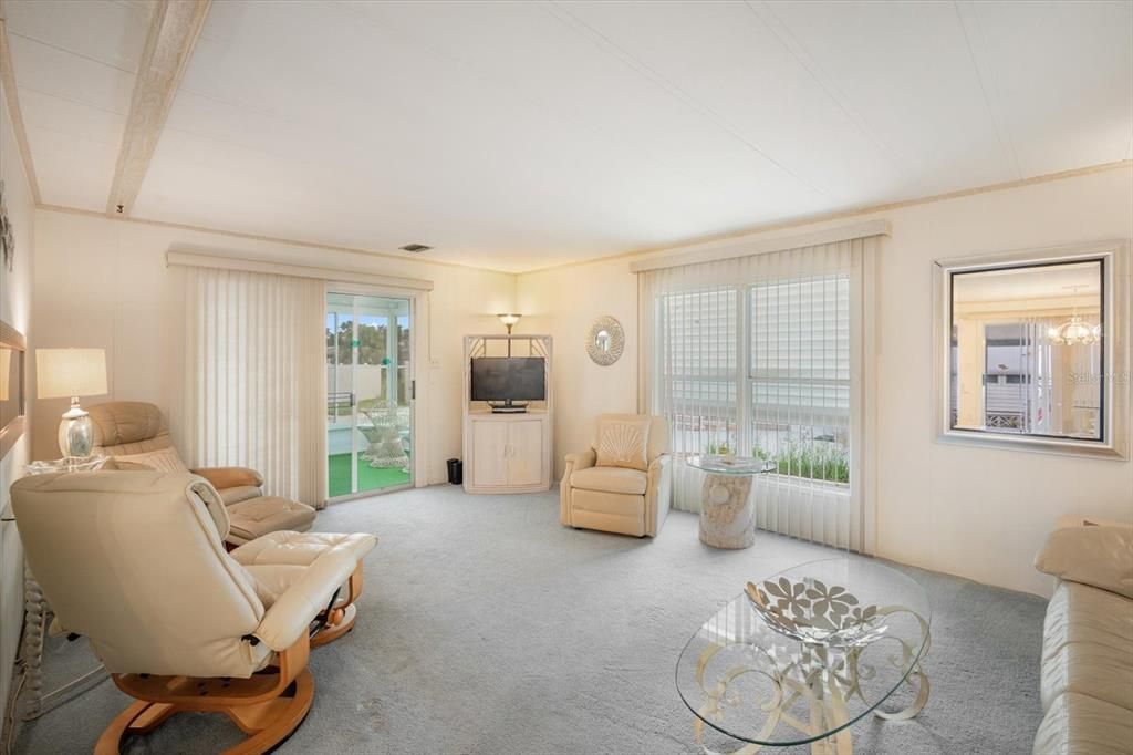 Active With Contract: $174,900 (2 beds, 2 baths, 1008 Square Feet)