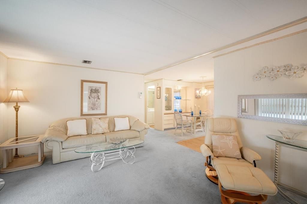 Active With Contract: $174,900 (2 beds, 2 baths, 1008 Square Feet)