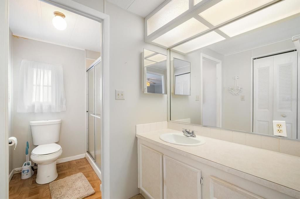 Active With Contract: $174,900 (2 beds, 2 baths, 1008 Square Feet)