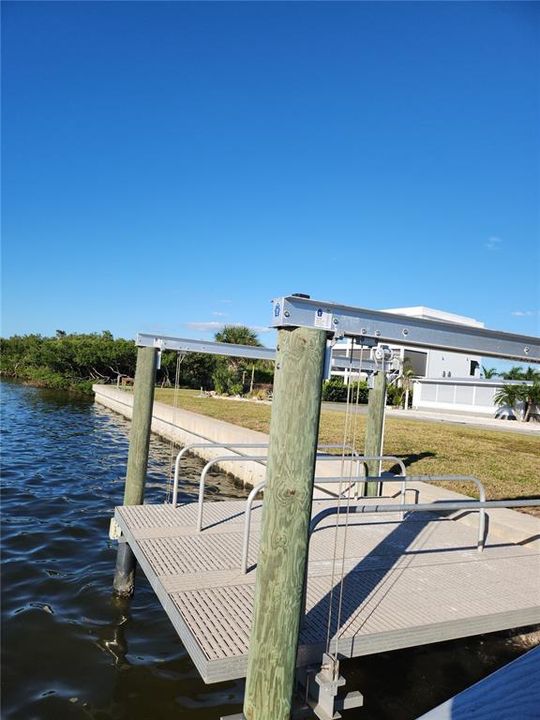 Active With Contract: $174,900 (2 beds, 2 baths, 1008 Square Feet)