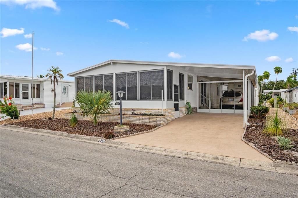 Active With Contract: $174,900 (2 beds, 2 baths, 1008 Square Feet)