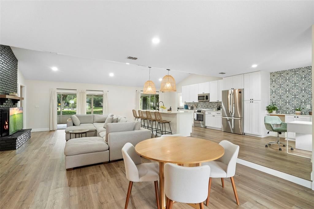 待售: $570,000 (4 贝兹, 2 浴室, 1948 平方英尺)