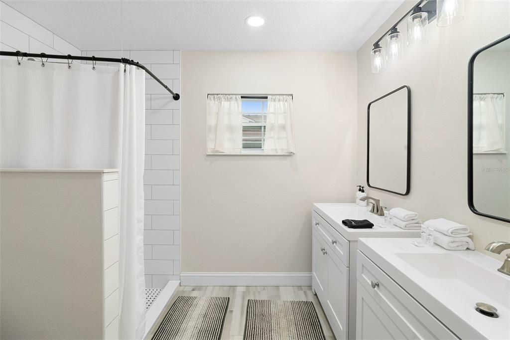 待售: $570,000 (4 贝兹, 2 浴室, 1948 平方英尺)