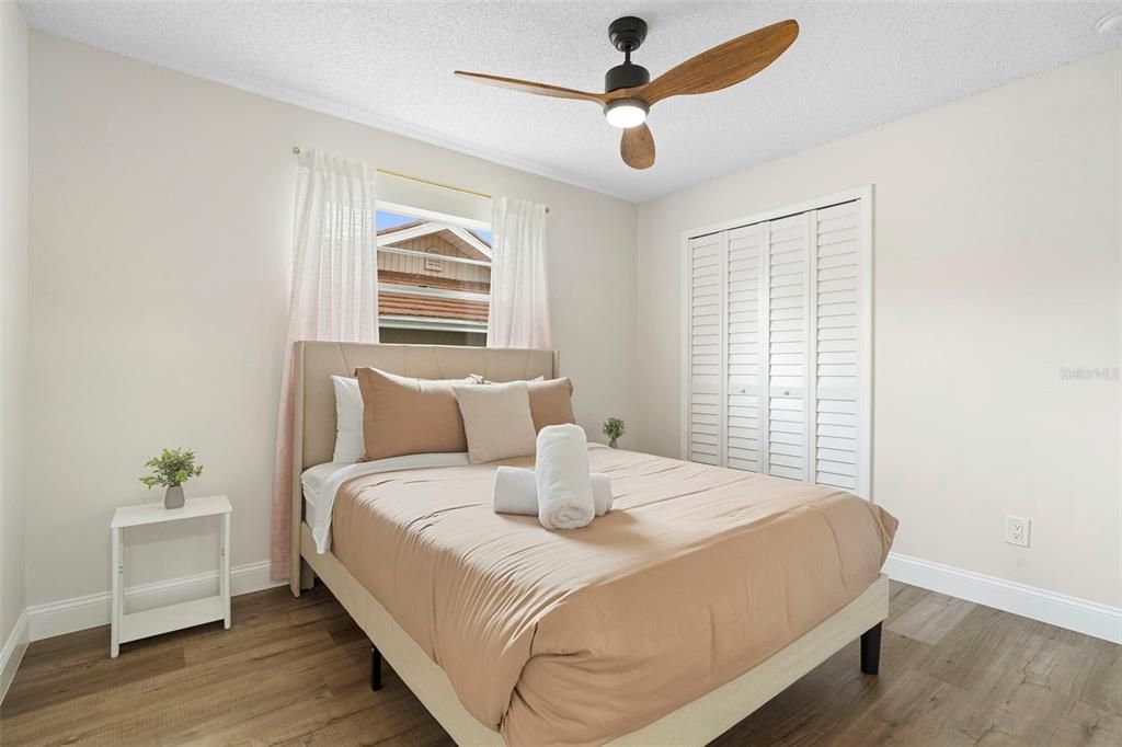 待售: $570,000 (4 贝兹, 2 浴室, 1948 平方英尺)