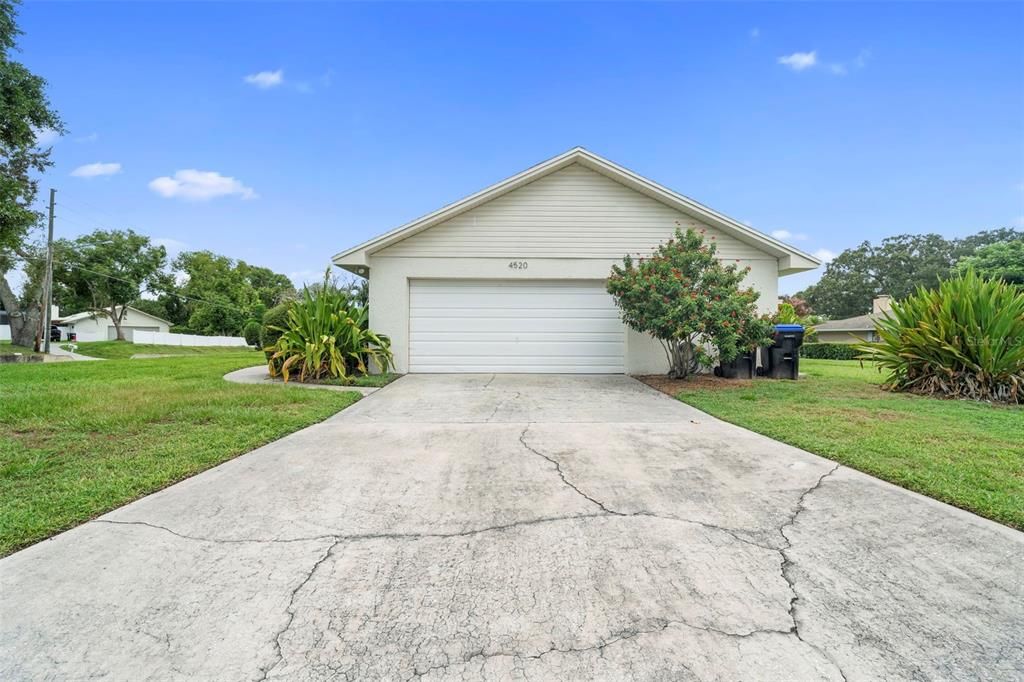 待售: $570,000 (4 贝兹, 2 浴室, 1948 平方英尺)