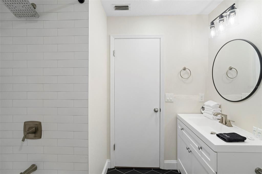 待售: $570,000 (4 贝兹, 2 浴室, 1948 平方英尺)