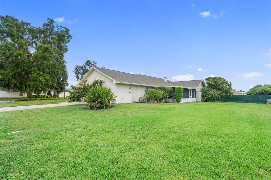 待售: $570,000 (4 贝兹, 2 浴室, 1948 平方英尺)