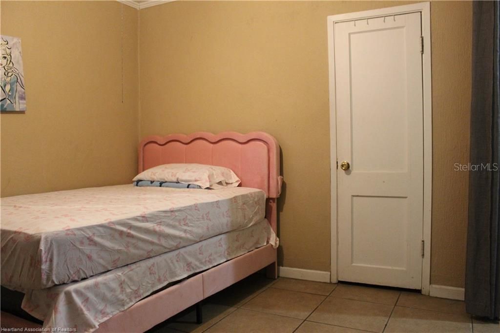 Под контрактом: $164,900 (2 спален, 1 ванн, 896 Квадратных фут)