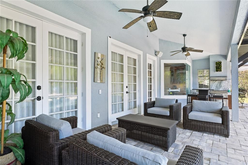 Activo con contrato: $1,490,000 (5 camas, 4 baños, 4226 Pies cuadrados)