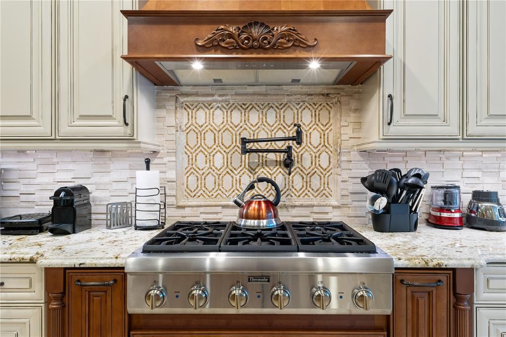 Activo con contrato: $1,490,000 (5 camas, 4 baños, 4226 Pies cuadrados)