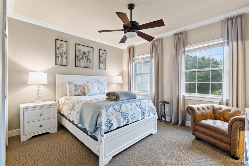 Activo con contrato: $1,490,000 (5 camas, 4 baños, 4226 Pies cuadrados)