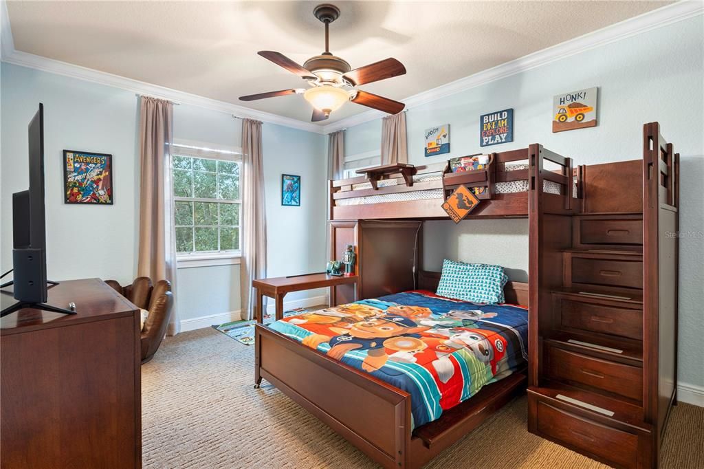 Activo con contrato: $1,490,000 (5 camas, 4 baños, 4226 Pies cuadrados)