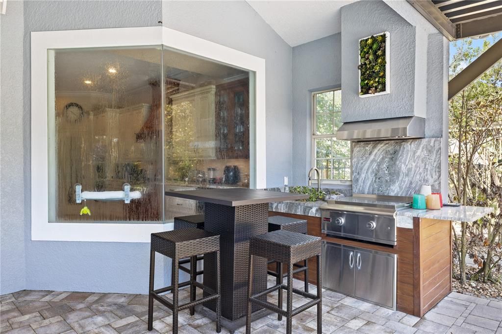 Activo con contrato: $1,490,000 (5 camas, 4 baños, 4226 Pies cuadrados)