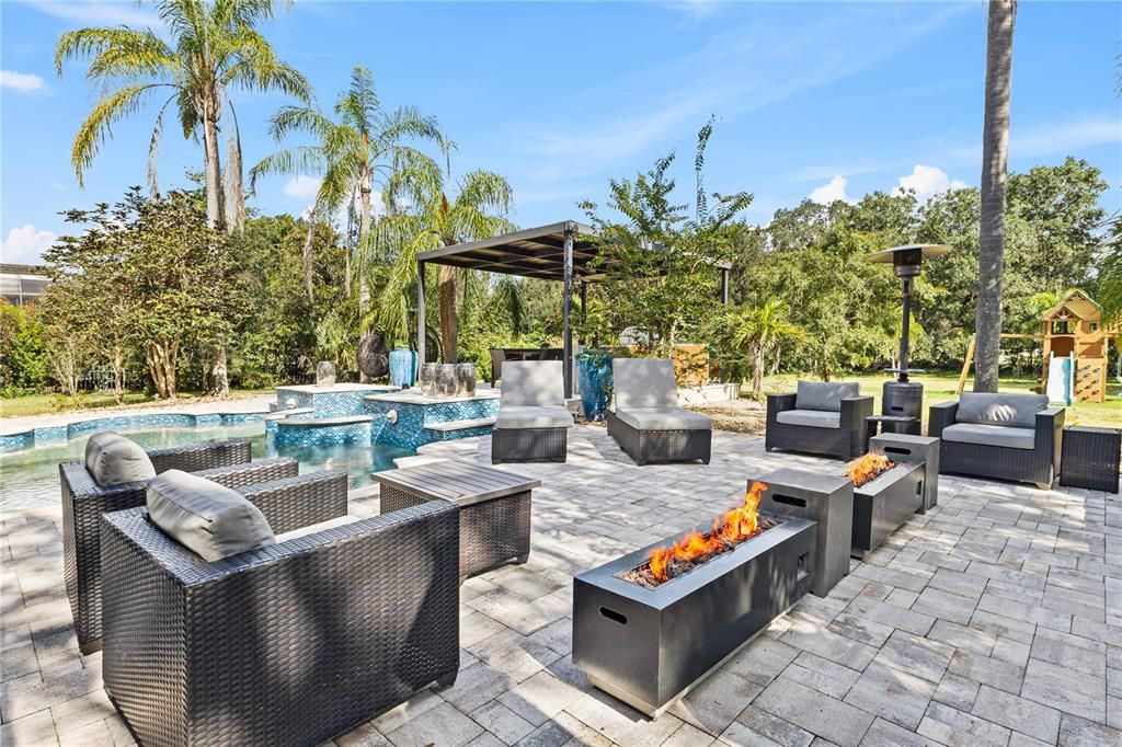 Activo con contrato: $1,490,000 (5 camas, 4 baños, 4226 Pies cuadrados)