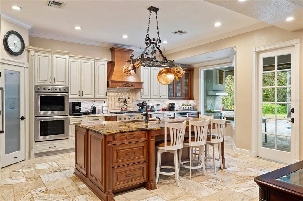 Activo con contrato: $1,490,000 (5 camas, 4 baños, 4226 Pies cuadrados)