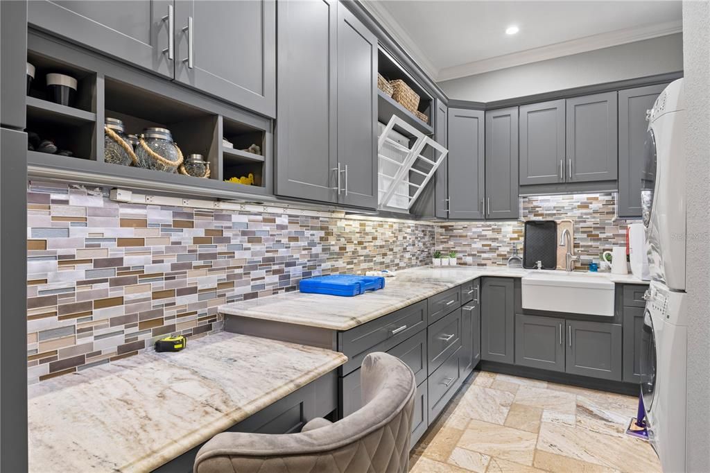 Activo con contrato: $1,490,000 (5 camas, 4 baños, 4226 Pies cuadrados)