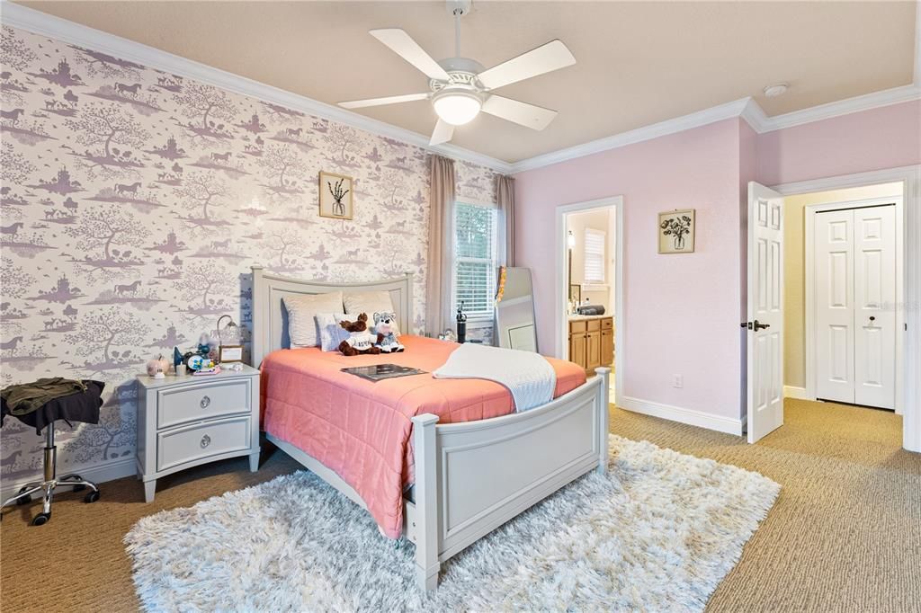 Activo con contrato: $1,490,000 (5 camas, 4 baños, 4226 Pies cuadrados)