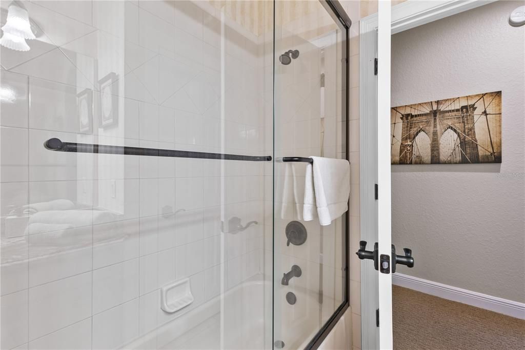 Activo con contrato: $1,490,000 (5 camas, 4 baños, 4226 Pies cuadrados)