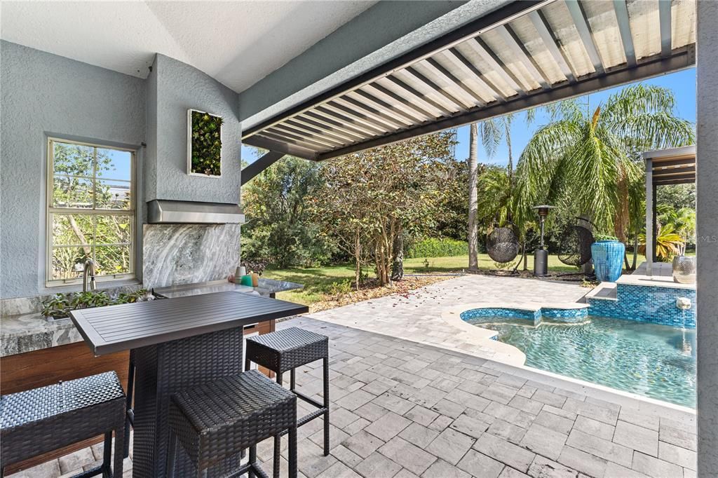 Activo con contrato: $1,490,000 (5 camas, 4 baños, 4226 Pies cuadrados)