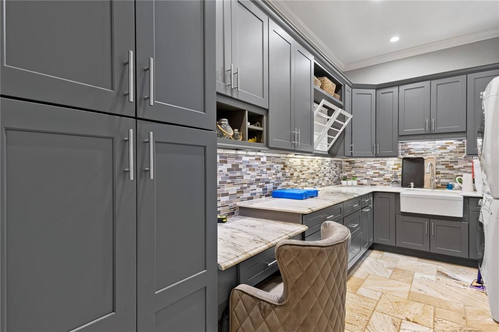 Activo con contrato: $1,490,000 (5 camas, 4 baños, 4226 Pies cuadrados)