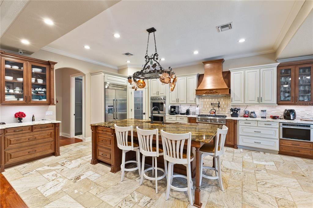 Activo con contrato: $1,490,000 (5 camas, 4 baños, 4226 Pies cuadrados)