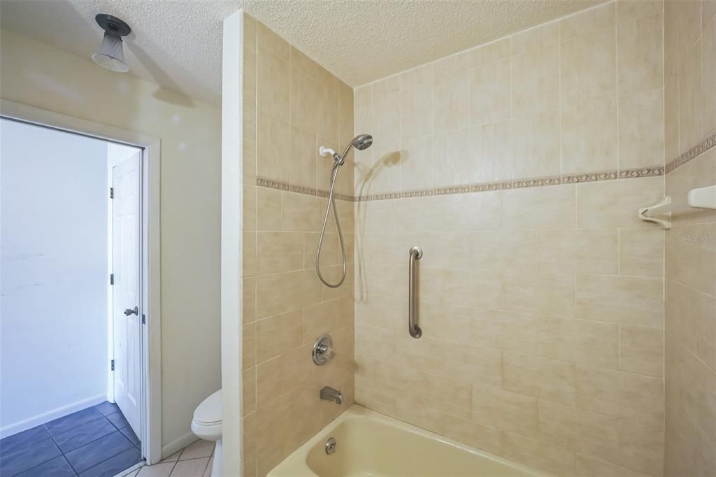 待售: $230,000 (2 贝兹, 2 浴室, 1430 平方英尺)