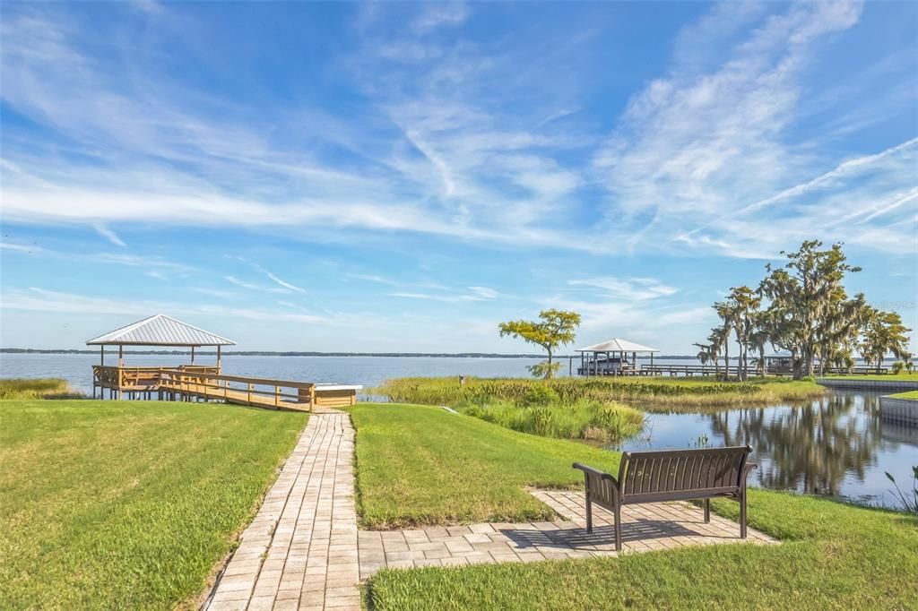 待售: $230,000 (2 贝兹, 2 浴室, 1430 平方英尺)