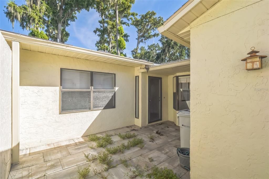 待售: $230,000 (2 贝兹, 2 浴室, 1430 平方英尺)