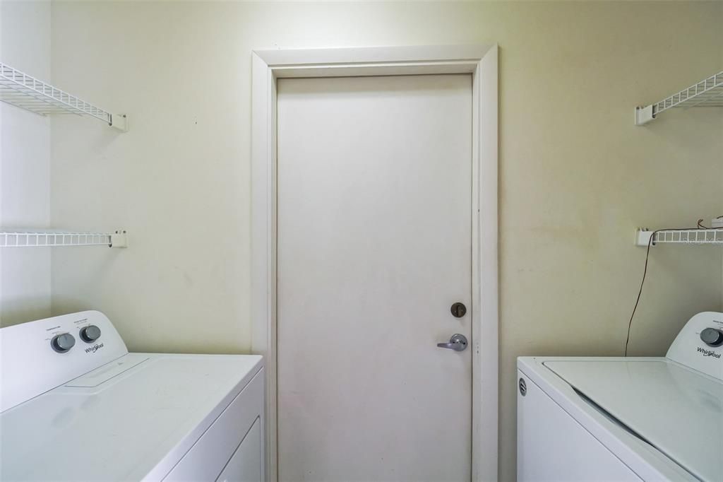 待售: $230,000 (2 贝兹, 2 浴室, 1430 平方英尺)