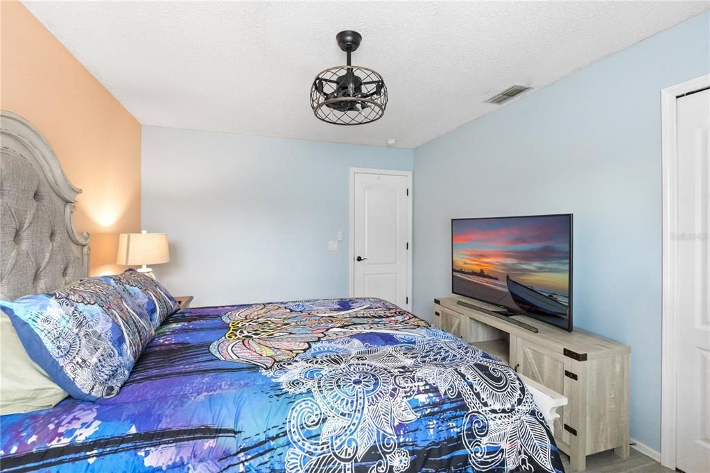 Active With Contract: $448,000 (4 beds, 2 baths, 2112 Square Feet)