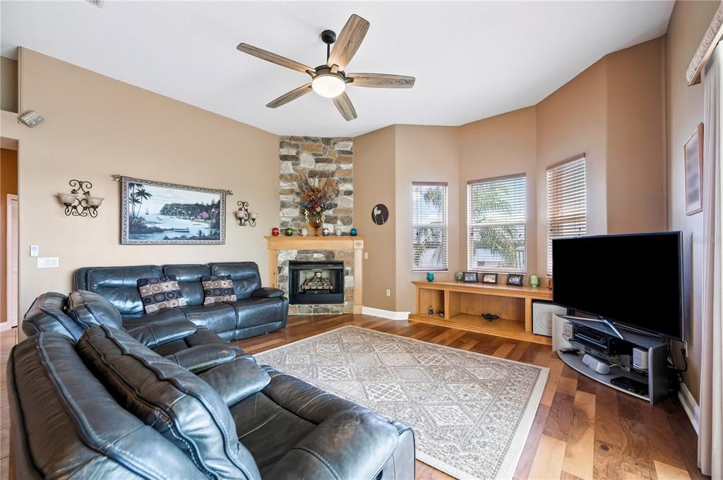 For Sale: $739,900 (4 beds, 2 baths, 2476 Square Feet)