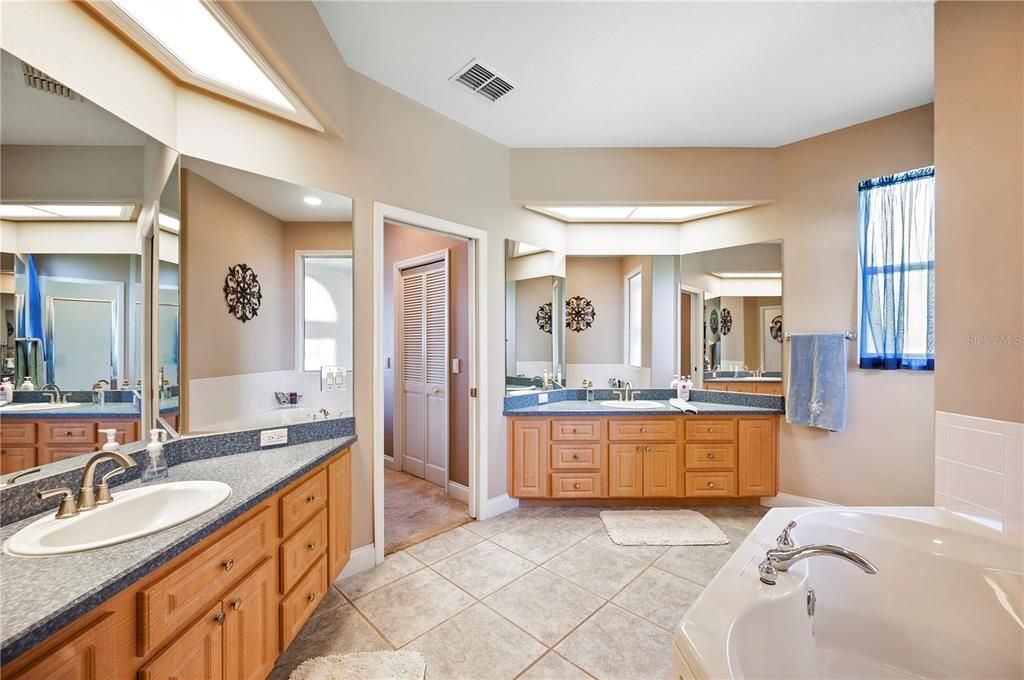 For Sale: $739,900 (4 beds, 2 baths, 2476 Square Feet)