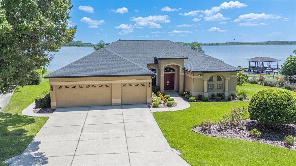 For Sale: $739,900 (4 beds, 2 baths, 2476 Square Feet)