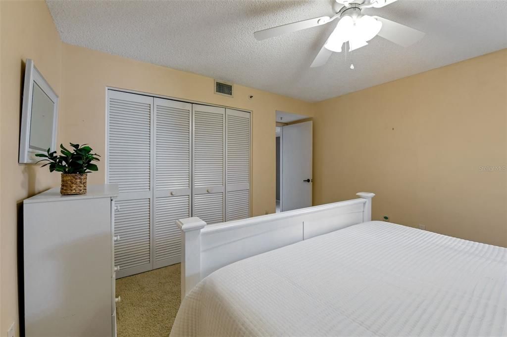 Activo con contrato: $199,000 (2 camas, 2 baños, 1269 Pies cuadrados)