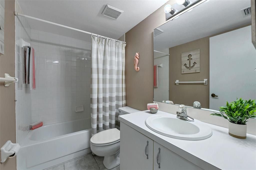 Activo con contrato: $199,000 (2 camas, 2 baños, 1269 Pies cuadrados)