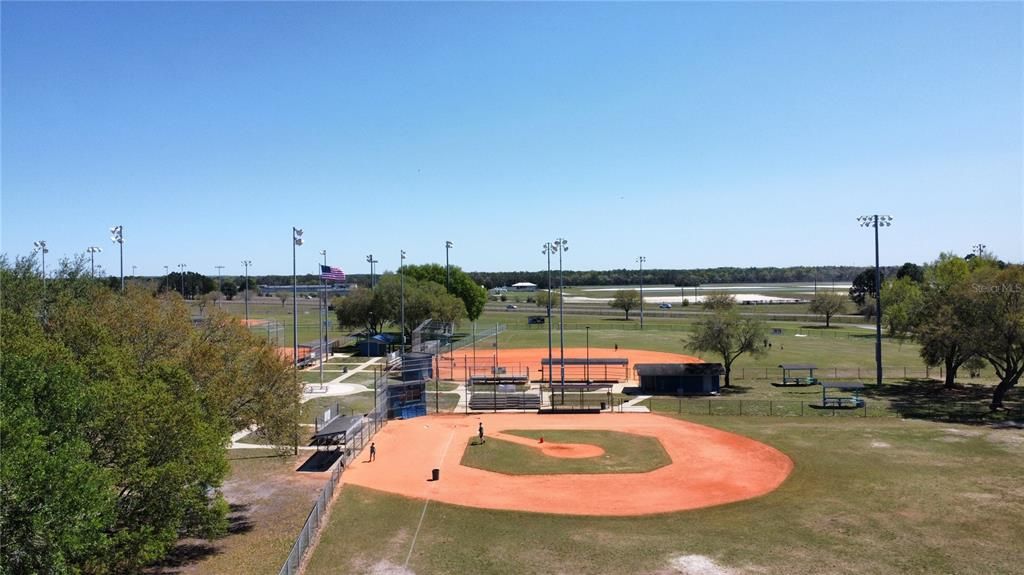 На продажу: $1,950,000 (10.20 acres)