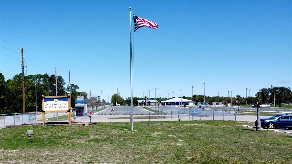 На продажу: $1,950,000 (10.20 acres)