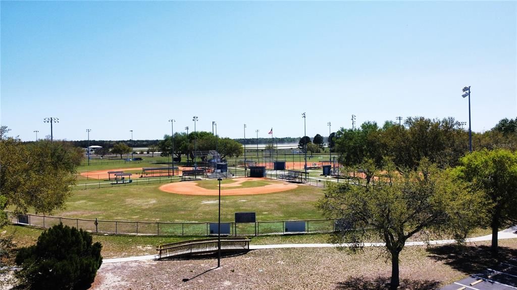 На продажу: $1,950,000 (10.20 acres)