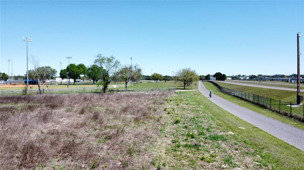 На продажу: $1,950,000 (10.20 acres)