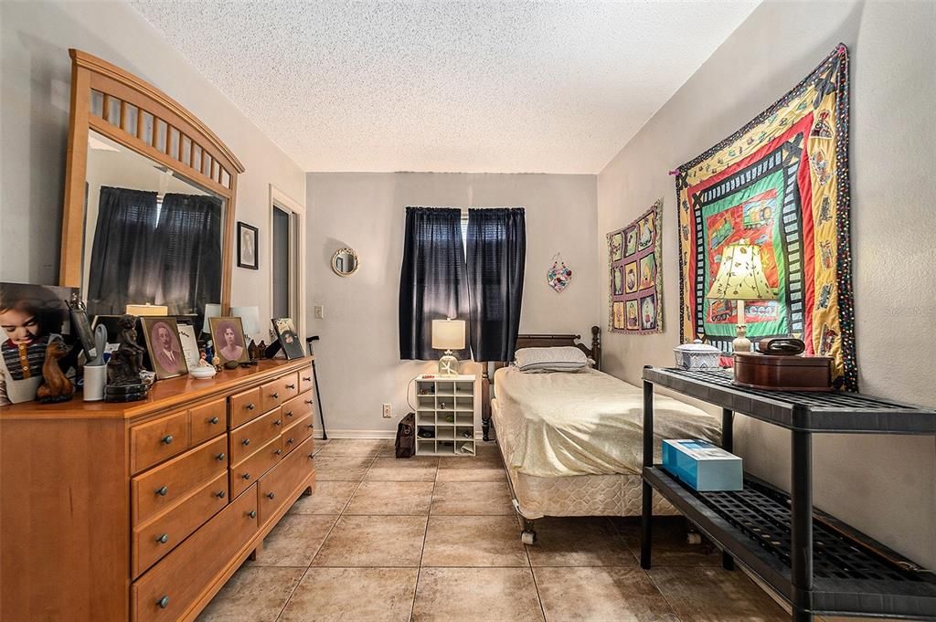 Activo con contrato: $185,000 (3 camas, 2 baños, 1333 Pies cuadrados)