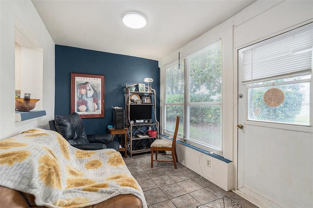 Activo con contrato: $185,000 (3 camas, 2 baños, 1333 Pies cuadrados)