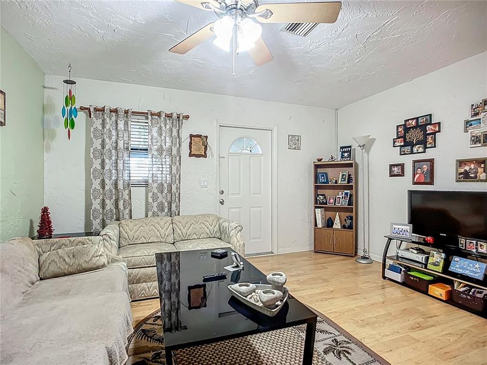 Activo con contrato: $399,998 (4 camas, 0 baños, 1512 Pies cuadrados)