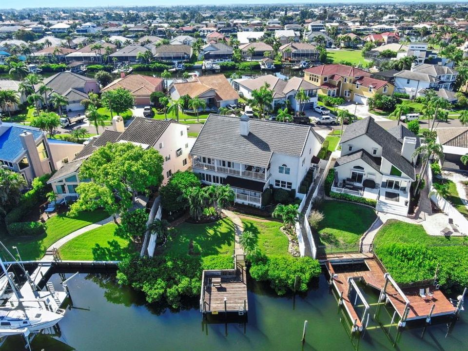 合同活跃: $1,000,000 (3 贝兹, 2 浴室, 3850 平方英尺)